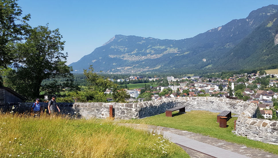 Burg Gutenberg Aussicht über das Tal