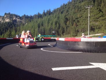 Schlucher-Treff mit Mini-Cars & Trampolin